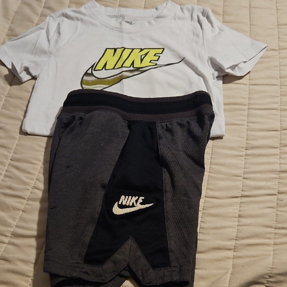Nike White Tee with Yellow Logo & Gray/Black Nike Athletic Shorts Size 5